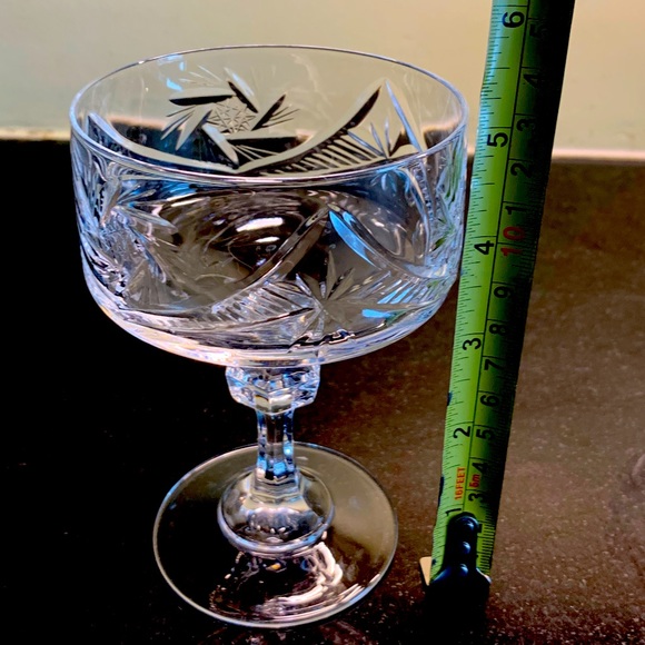 Set of 5 beautiful cut-to-clear coctail / desert glasses with legs & wide mouth - Picture 9 of 9